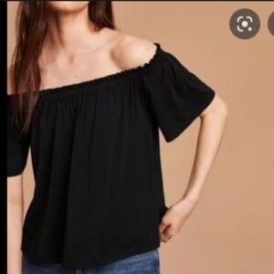 Aritzia Talula off shoulder tshirt